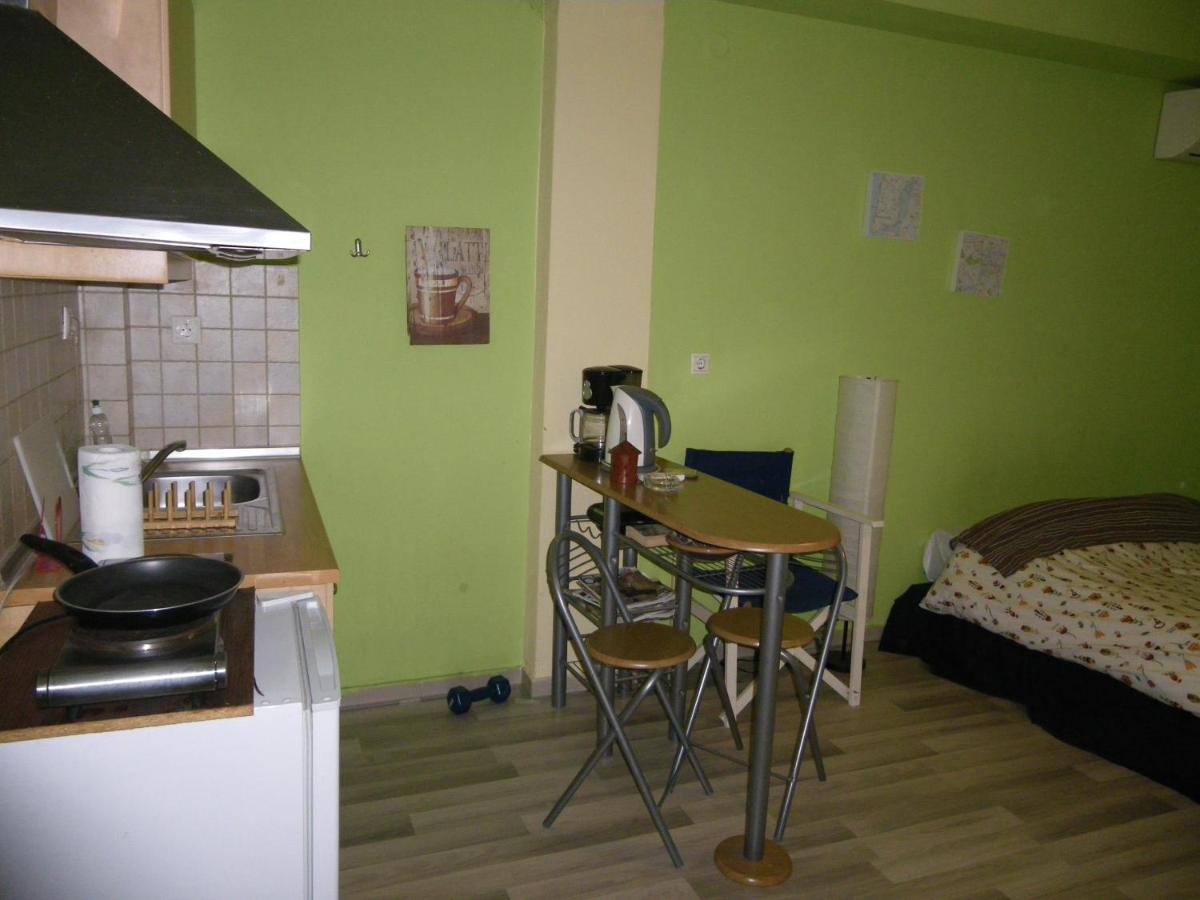 Homy Cozy Studio Towards The Centre Tesalonika Bagian luar foto