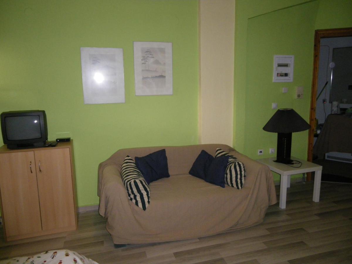 Homy Cozy Studio Towards The Centre Tesalonika Bagian luar foto