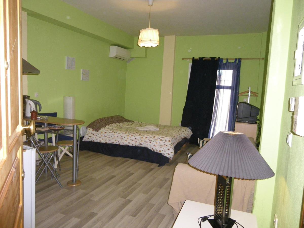Homy Cozy Studio Towards The Centre Tesalonika Bagian luar foto