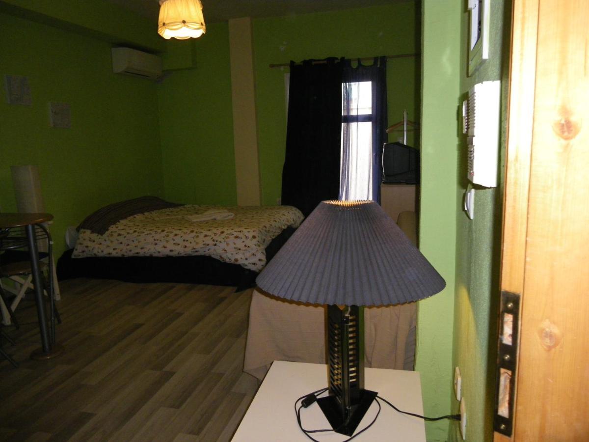 Homy Cozy Studio Towards The Centre Tesalonika Bagian luar foto